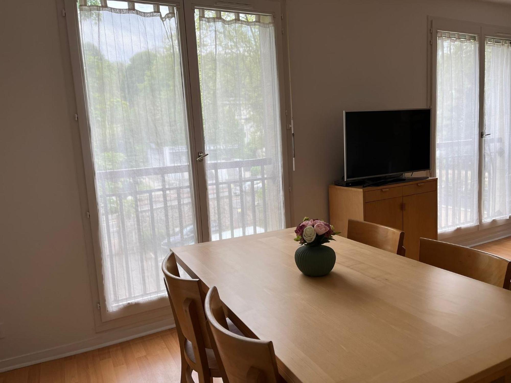 Studio Renove Avril 2024 Wifi Et Parking เลอ ปอร์-มาร์ลี ภายนอก รูปภาพ